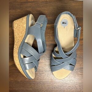 Clark’s Collection Annadel women’s slate blue leather strap wedge sandal size 7